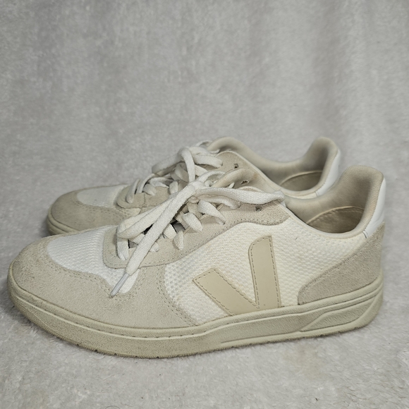 Veja Shoes - Veja V10 B-Mesh Women's Sneakers in White Natural Pierre Size 8